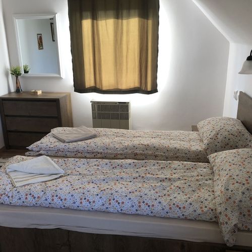 Apartament întreaga unitate cu vedere spre oraș pentru 8 pers. (se inchirieaza doar integral)