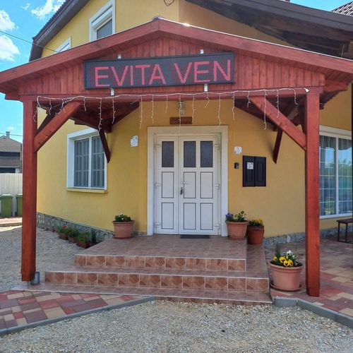Apartament standard romantică pentru 12 pers. (se inchirieaza doar integral)