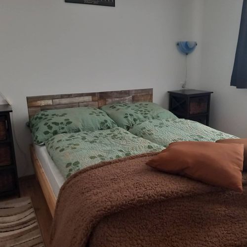 Casă de weekend întreaga unitate cu vedere spre pădure pentru 2 pers. (se inchirieaza doar integral)