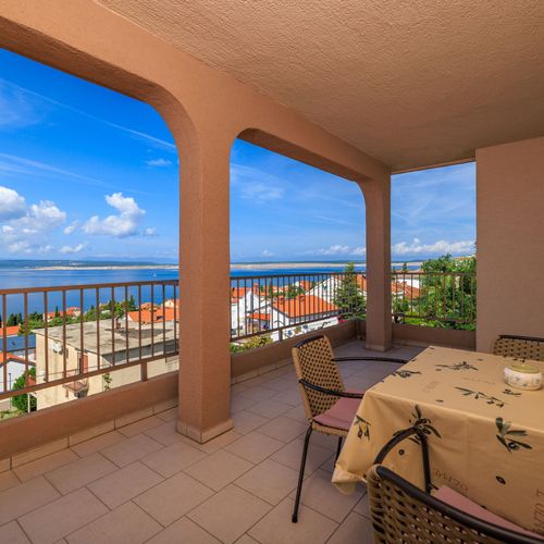 Apartament la etaj cu vedere spre mare cu 1 camera pentru 2 pers.