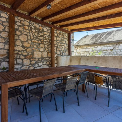 Casă de vacanță family cu terasă pentru 14 pers. (se inchirieaza doar integral)