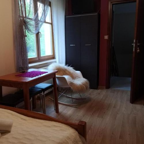 Pokój 3-osobowy z widokiem na ogród