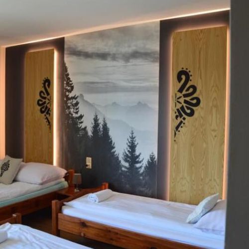 Pokój 4-osobowy z balkonem z widokiem na góry