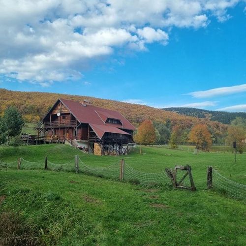 Casă de vacanță confort întreaga unitate pentru 16 pers. (se inchirieaza doar integral)