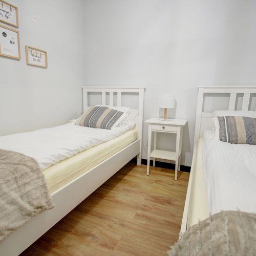 Apartament 4-osobowy z balkonem z własną kuchnią z 2 pomieszczeniami sypialnianymi