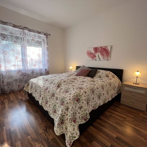 Apartament deluxe întreaga unitate pentru 8 pers. (se inchirieaza doar integral)