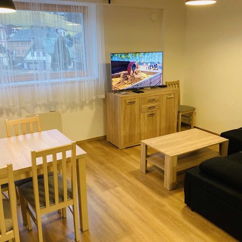 Apartman se sprchou s privátní koupelnou mimo apartmán pro 2 os. (s možností přistýlky)