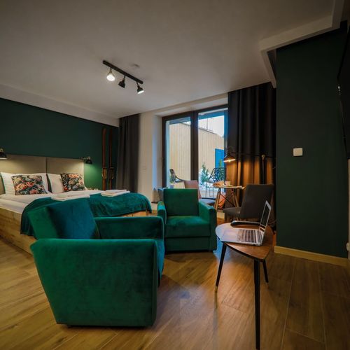 Apartament 2-osobowy w suterenie z widokiem na dziedziniec z 1 pomieszczeniem sypialnianym