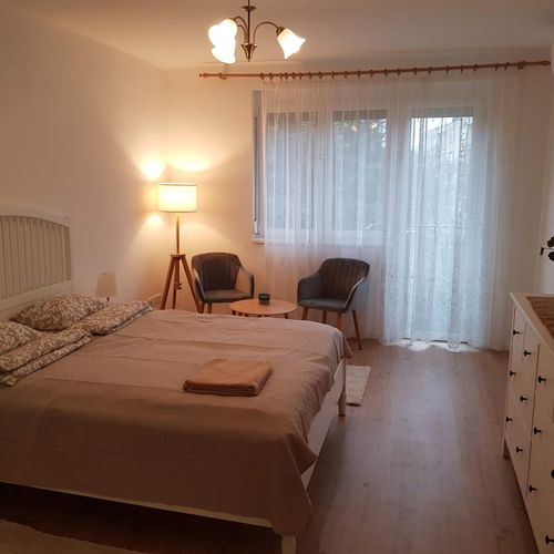 Apartament cu aer condiționat cu vedere spre oraș pentru 4 pers. (se inchirieaza doar integral)