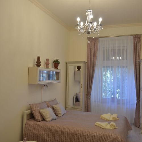 Apartament premium la parter cu 2 camere pentru 4 pers. (se poate solicita pat suplimentar)