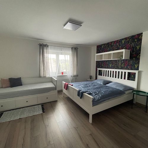 Apartament cu duș cu chicinetă proprie cu 1 camera pentru 2 pers. (se poate solicita pat suplimentar)