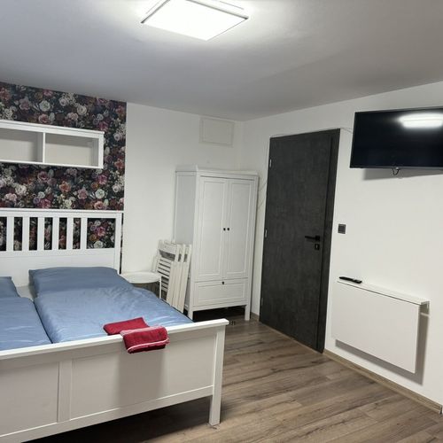 Apartament cu duș cu chicinetă proprie cu 1 camera pentru 2 pers. (se poate solicita pat suplimentar)