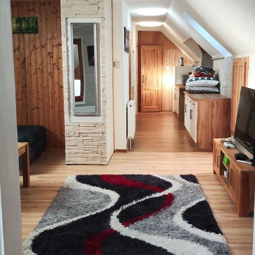 Apartament 6-osobowy na poddaszu Przyjazny podróżom rodzinnym z 3 pomieszczeniami sypialnianymi