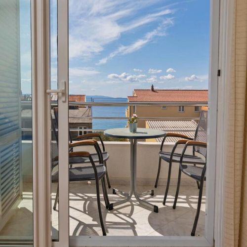 Apartament cu vedere spre mare b cu 2 camere pentru 4 pers.