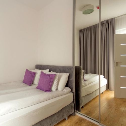 Apartament cu vedere spre oraș cu 2 camere pentru 4 pers.
