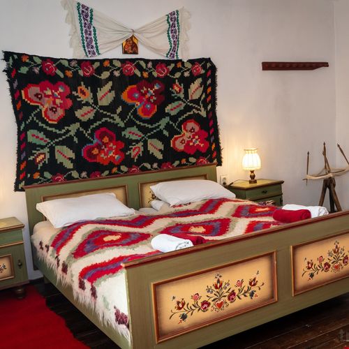 Casa rustică cu terasă pentru 4 pers. (se inchirieaza doar integral) (se poate solicita pat suplimentar)