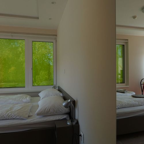 Camera dubla cu balcon lângă piscină
