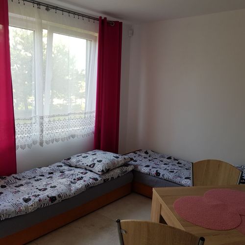 Pokoj s koupelnou s privátní koupelnou mimo apartmán pro 4 os.
