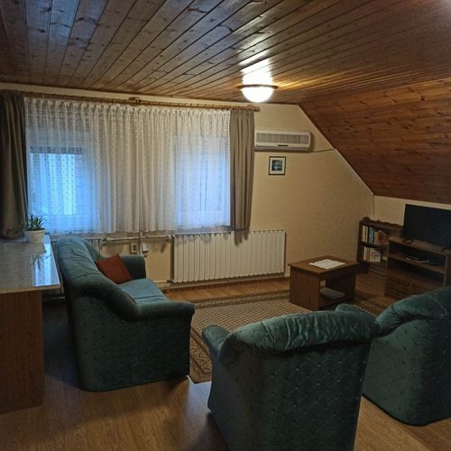 Apartament 4-osobowy na piętrze z klimatyzacją z 2 pomieszczeniami sypialnianymi