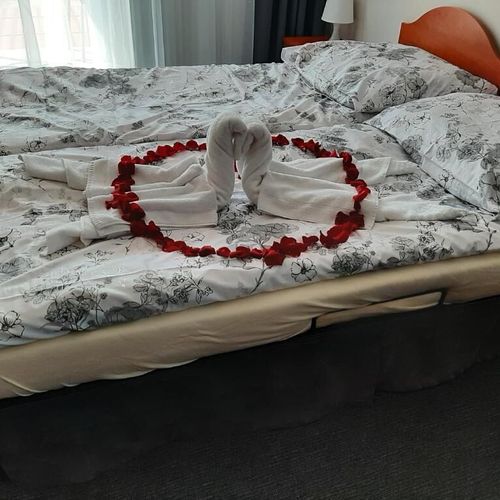 Apartament la etaj cu vedere spre mare cu 2 camere pentru 4 pers.