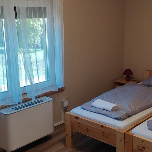 Apartament familial(ă) cu vedere spre grădină pentru 4 pers. (se inchirieaza doar integral) (se poate solicita pat suplimentar)
