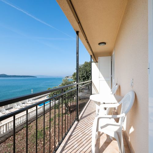 Suita family cu vedere spre mare cu 2 camere pentru 4 pers.