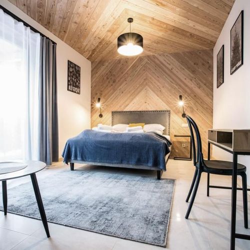 Apartament 5-osobowy z balkonem z 3 pomieszczeniami sypialnianymi