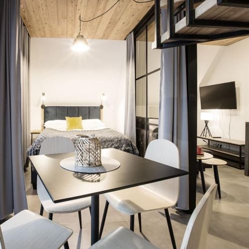 Apartament 5-osobowy z balkonem z 3 pomieszczeniami sypialnianymi