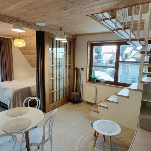 Apartament 5-osobowy z balkonem z 2 pomieszczeniami sypialnianymi