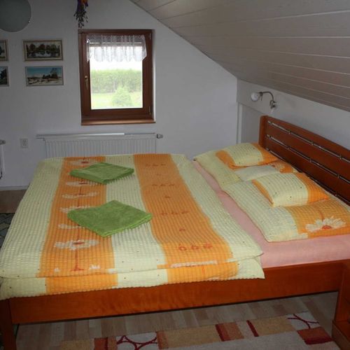 Apartman s terasou se zahradou pro 5 os. se 2 ložnicemi (s možností přistýlky)