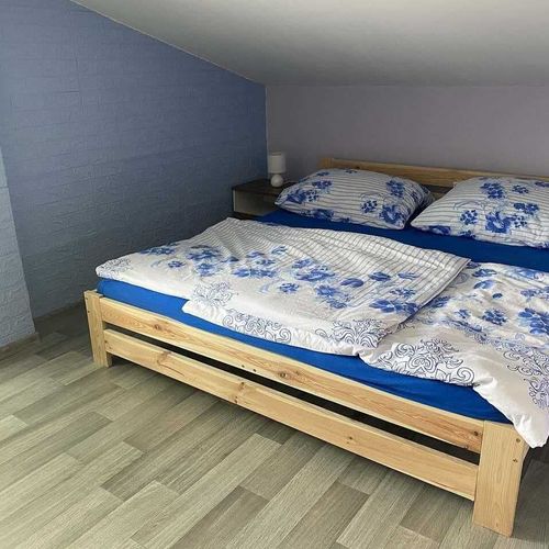 Chata cu duș cu chicinetă proprie pentru 7 pers. (se inchirieaza doar integral)