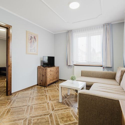 Apartament standard cu balcon cu 2 camere pentru 4 pers.