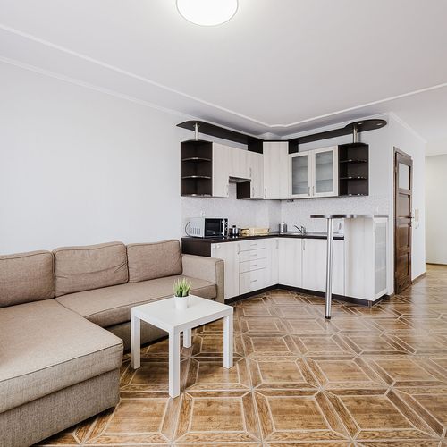 Apartament deluxe cu balcon cu 2 camere pentru 6 pers.