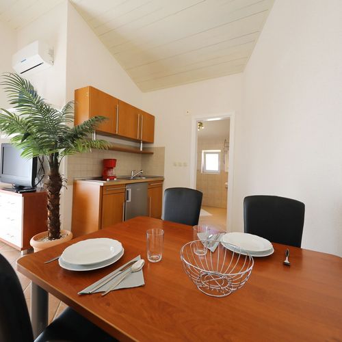 Apartament confort la etaj pentru 4 pers. (se inchirieaza doar integral)