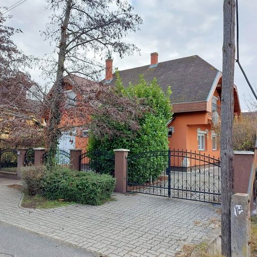 Casă de vacanță întreaga unitate pentru 14 pers. (se inchirieaza doar integral)