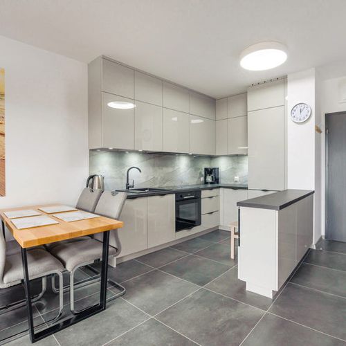 Apartament 4-osobowy częściowy z widokiem na morze