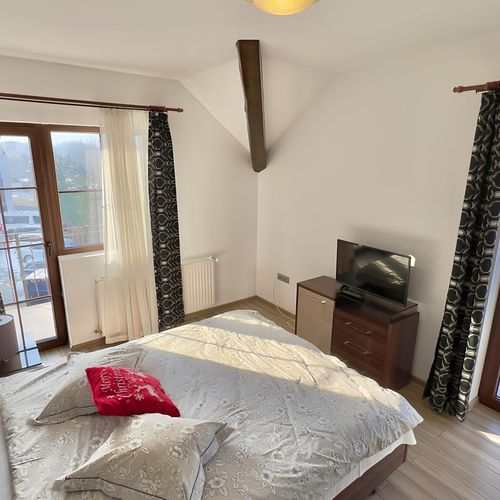 Apartament deluxe cu vedere spre munte cu 2 camere pentru 4 pers.