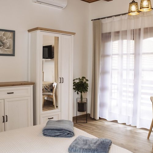 Camera dubla studio cu balcon