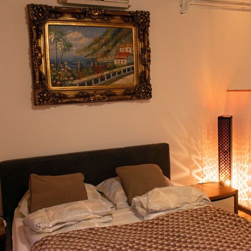 Apartament la parter cu vedere spre curte cu 1 camera pentru 2 pers.