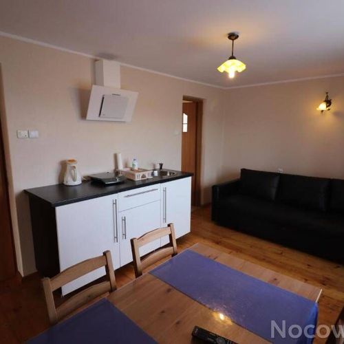 Apartament 5-osobowy z balkonem z łazienką z 2 pomieszczeniami sypialnianymi