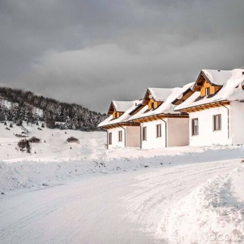 Domek drewniany 8-osobowy z prysznicem z dostępem do ogrodu