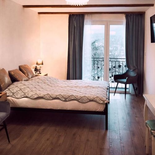 Apartament 5-osobowy z dostępem do ogrodu z widokiem na góry