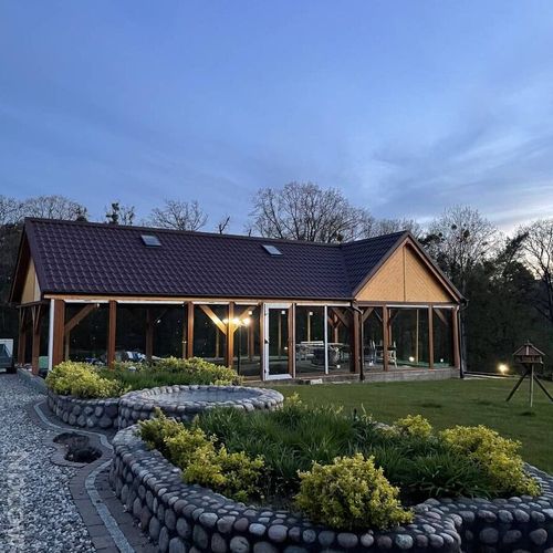 Cabana cu gradina cu vedere spre lac pentru 14 pers. (se inchirieaza doar integral)