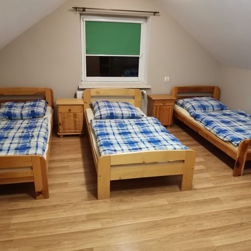 Camera cu baie cu chicinetă comună pentru 5 pers.