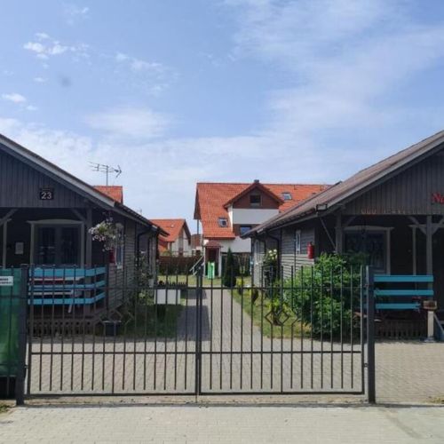 Domek drewniany 5-osobowy z prysznicem z dostępem do ogrodu