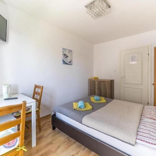 Pokój 2-osobowy z łazienką z widokiem na dziedziniec