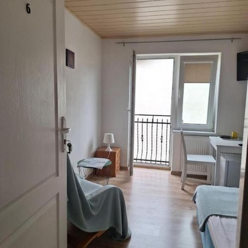 Pokój 1-osobowy z łazienką z widokiem na dziedziniec