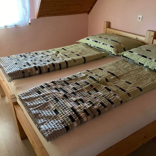 Apartman pro 6 os. se 3 ložnicemi na poschodí v podkroví (s možností přistýlky)