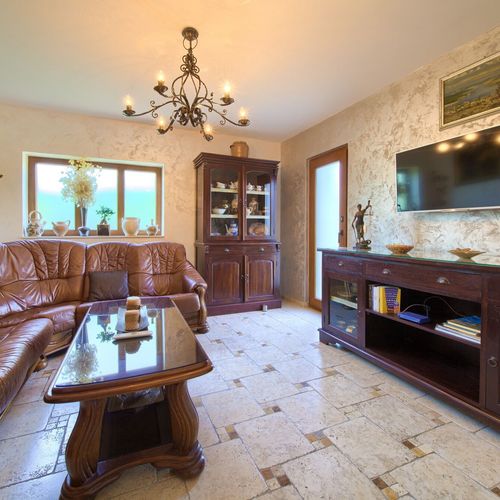 Apartament family pentru 8 pers. (se inchirieaza doar integral)