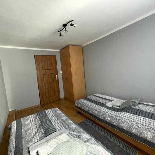 Apartman s terasou s privátní koupelnou mimo apartmán pro 4 os. se 2 ložnicemi (s možností přistýlky)